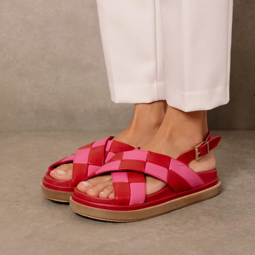 NWT Alohas Marshmallow Scacchi Sandal in Red & Pink